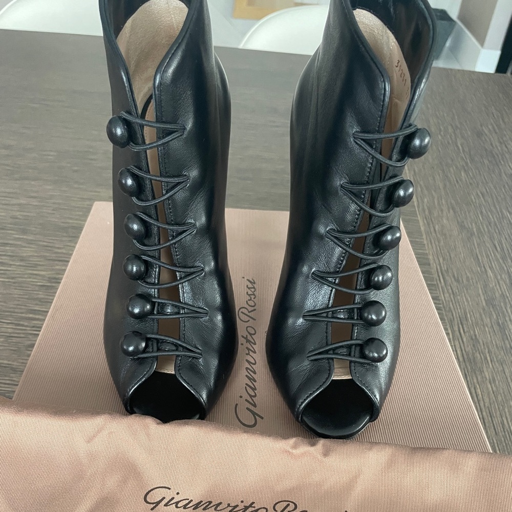 Gianvito Rossi black leather buttoned booties size 7